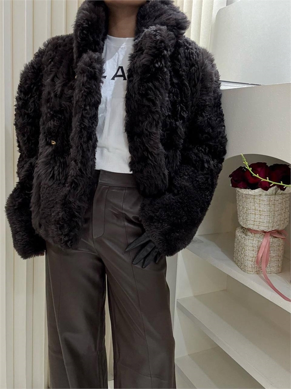 Шуба FENDI Овчина 158596 - фото 363110