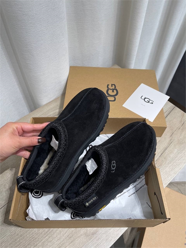 UGG 162556