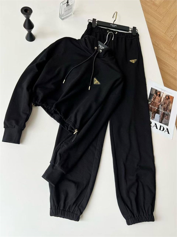 Костюм PRADA 163933