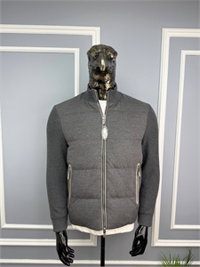{{productViewItem.photos[photoViewList.activeNavIndex].Alt || productViewItem.photos[photoViewList.activeNavIndex].Description || 'Куртка ZEGNA'}}