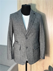 {{productViewItem.photos[photoViewList.activeNavIndex].Alt || productViewItem.photos[photoViewList.activeNavIndex].Description || 'Пиджак  ZEGNA'}}