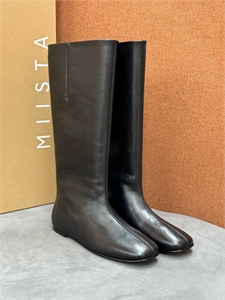 {{productViewItem.photos[photoViewList.activeNavIndex].Alt || productViewItem.photos[photoViewList.activeNavIndex].Description || 'Сапоги MIISTA'}}