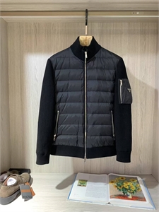 {{productViewItem.photos[photoViewList.activeNavIndex].Alt || productViewItem.photos[photoViewList.activeNavIndex].Description || 'Кардиган PRADA'}}