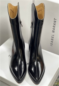 {{productViewItem.photos[photoViewList.activeNavIndex].Alt || productViewItem.photos[photoViewList.activeNavIndex].Description || 'Ботинки ISABEL MARANT'}}