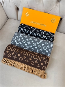 {{productViewItem.photos[photoViewList.activeNavIndex].Alt || productViewItem.photos[photoViewList.activeNavIndex].Description || 'Платок LOUIS VUITTON'}}