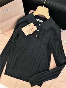 {{productViewItem.photos[photoViewList.activeNavIndex].Alt || productViewItem.photos[photoViewList.activeNavIndex].Description || 'Поло MIU MIU'}}