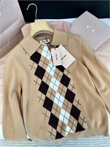 {{productViewItem.photos[photoViewList.activeNavIndex].Alt || productViewItem.photos[photoViewList.activeNavIndex].Description || 'Поло MIU MIU'}}