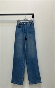 {{productViewItem.photos[photoViewList.activeNavIndex].Alt || productViewItem.photos[photoViewList.activeNavIndex].Description || 'Джинсы PRADA'}}