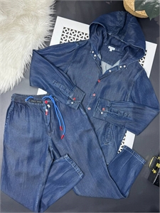 {{productViewItem.photos[photoViewList.activeNavIndex].Alt || productViewItem.photos[photoViewList.activeNavIndex].Description || 'Костюм KITON'}}