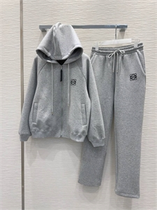 {{productViewItem.photos[photoViewList.activeNavIndex].Alt || productViewItem.photos[photoViewList.activeNavIndex].Description || 'Костюм LOEWE'}}