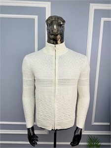 {{productViewItem.photos[photoViewList.activeNavIndex].Alt || productViewItem.photos[photoViewList.activeNavIndex].Description || 'Кардиган BC'}}