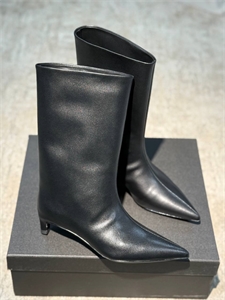 {{productViewItem.photos[photoViewList.activeNavIndex].Alt || productViewItem.photos[photoViewList.activeNavIndex].Description || 'Ботильоны JIL SANDER'}}