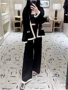 {{productViewItem.photos[photoViewList.activeNavIndex].Alt || productViewItem.photos[photoViewList.activeNavIndex].Description || 'Брюки CHANEL'}}