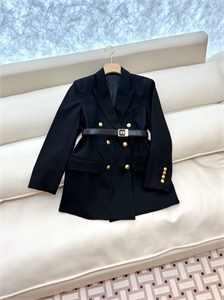 {{productViewItem.photos[photoViewList.activeNavIndex].Alt || productViewItem.photos[photoViewList.activeNavIndex].Description || 'Пиджак YSL'}}