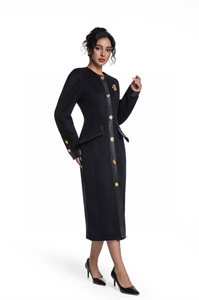 {{productViewItem.photos[photoViewList.activeNavIndex].Alt || productViewItem.photos[photoViewList.activeNavIndex].Description || 'Платье Schiaparelli'}}