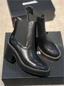 {{productViewItem.photos[photoViewList.activeNavIndex].Alt || productViewItem.photos[photoViewList.activeNavIndex].Description || 'Ботинки CHANEL'}}