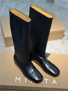 {{productViewItem.photos[photoViewList.activeNavIndex].Alt || productViewItem.photos[photoViewList.activeNavIndex].Description || 'Сапоги MIISTA'}}