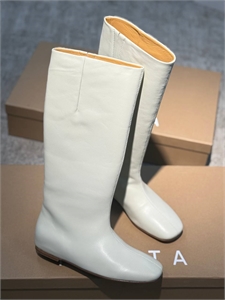 {{productViewItem.photos[photoViewList.activeNavIndex].Alt || productViewItem.photos[photoViewList.activeNavIndex].Description || 'Сапоги MIISTA'}}