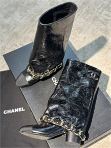 {{productViewItem.photos[photoViewList.activeNavIndex].Alt || productViewItem.photos[photoViewList.activeNavIndex].Description || 'Сапоги CHANEL'}}