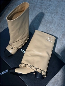 {{productViewItem.photos[photoViewList.activeNavIndex].Alt || productViewItem.photos[photoViewList.activeNavIndex].Description || 'Сапоги CHANEL'}}