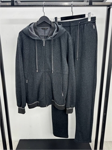 {{productViewItem.photos[photoViewList.activeNavIndex].Alt || productViewItem.photos[photoViewList.activeNavIndex].Description || 'Спортивный костюм SR из кашемира'}}
