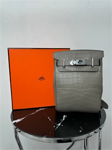 {{productViewItem.photos[photoViewList.activeNavIndex].Alt || productViewItem.photos[photoViewList.activeNavIndex].Description || 'Сумка HERMES из кожи крокодила'}}