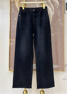 {{productViewItem.photos[photoViewList.activeNavIndex].Alt || productViewItem.photos[photoViewList.activeNavIndex].Description || 'Джинсы BRUNELLO CUCINELLI'}}