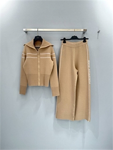 {{productViewItem.photos[photoViewList.activeNavIndex].Alt || productViewItem.photos[photoViewList.activeNavIndex].Description || 'Брюки DIOR'}}