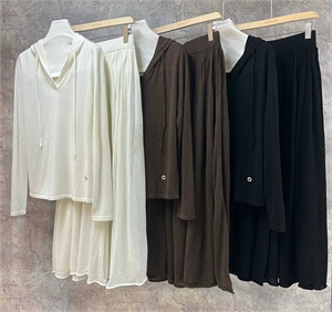 {{productViewItem.photos[photoViewList.activeNavIndex].Alt || productViewItem.photos[photoViewList.activeNavIndex].Description || 'Костюм LORO PIANA'}}