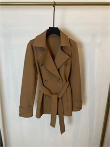 {{productViewItem.photos[photoViewList.activeNavIndex].Alt || productViewItem.photos[photoViewList.activeNavIndex].Description || 'Полупальто Max Mara'}}