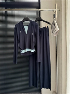 {{productViewItem.photos[photoViewList.activeNavIndex].Alt || productViewItem.photos[photoViewList.activeNavIndex].Description || 'Костюм THE ROW'}}