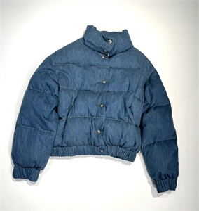 {{productViewItem.photos[photoViewList.activeNavIndex].Alt || productViewItem.photos[photoViewList.activeNavIndex].Description || 'Куртка CHANEL'}}