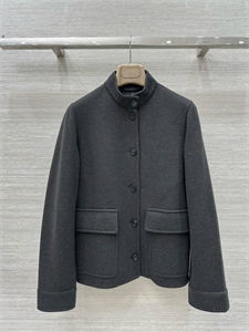 {{productViewItem.photos[photoViewList.activeNavIndex].Alt || productViewItem.photos[photoViewList.activeNavIndex].Description || 'Полупальто LORO PIANA'}}