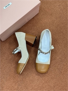 {{productViewItem.photos[photoViewList.activeNavIndex].Alt || productViewItem.photos[photoViewList.activeNavIndex].Description || 'Туфли CHANEL'}}