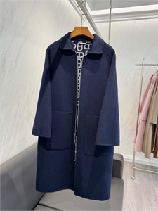 {{productViewItem.photos[photoViewList.activeNavIndex].Alt || productViewItem.photos[photoViewList.activeNavIndex].Description || 'Пальто HERMES'}}