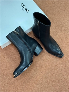 {{productViewItem.photos[photoViewList.activeNavIndex].Alt || productViewItem.photos[photoViewList.activeNavIndex].Description || 'Ботинки CELINE'}}