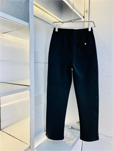 {{productViewItem.photos[photoViewList.activeNavIndex].Alt || productViewItem.photos[photoViewList.activeNavIndex].Description || 'Брюки CHROME Hearts'}}