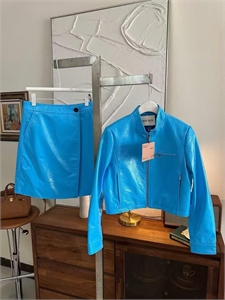 {{productViewItem.photos[photoViewList.activeNavIndex].Alt || productViewItem.photos[photoViewList.activeNavIndex].Description || 'Куртка MIU MIU'}}