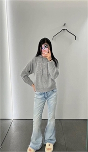 {{productViewItem.photos[photoViewList.activeNavIndex].Alt || productViewItem.photos[photoViewList.activeNavIndex].Description || 'Худи CELINE'}}