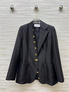 {{productViewItem.photos[photoViewList.activeNavIndex].Alt || productViewItem.photos[photoViewList.activeNavIndex].Description || 'Пиджак Schiaparelli'}}