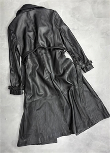 {{productViewItem.photos[photoViewList.activeNavIndex].Alt || productViewItem.photos[photoViewList.activeNavIndex].Description || 'Плащ DIOR'}}