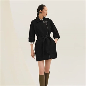 {{productViewItem.photos[photoViewList.activeNavIndex].Alt || productViewItem.photos[photoViewList.activeNavIndex].Description || 'Пальто HERMES'}}