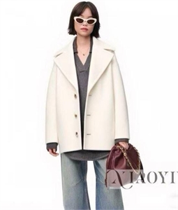 {{productViewItem.photos[photoViewList.activeNavIndex].Alt || productViewItem.photos[photoViewList.activeNavIndex].Description || 'Пальто LOEWE'}}