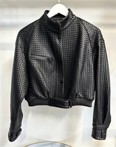 {{productViewItem.photos[photoViewList.activeNavIndex].Alt || productViewItem.photos[photoViewList.activeNavIndex].Description || 'Куртка BOTTEGA VENETA'}}