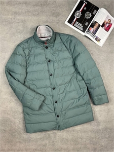 {{productViewItem.photos[photoViewList.activeNavIndex].Alt || productViewItem.photos[photoViewList.activeNavIndex].Description || 'Пуховик KITON'}}