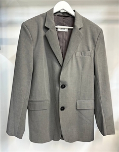 {{productViewItem.photos[photoViewList.activeNavIndex].Alt || productViewItem.photos[photoViewList.activeNavIndex].Description || 'Пиджак MAISON MARGIELA'}}