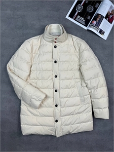 {{productViewItem.photos[photoViewList.activeNavIndex].Alt || productViewItem.photos[photoViewList.activeNavIndex].Description || 'Пуховик KITON'}}