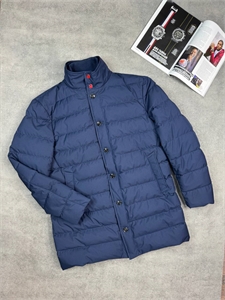 {{productViewItem.photos[photoViewList.activeNavIndex].Alt || productViewItem.photos[photoViewList.activeNavIndex].Description || 'Пуховик KITON'}}