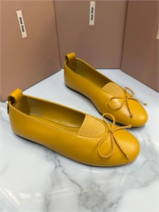 {{productViewItem.photos[photoViewList.activeNavIndex].Alt || productViewItem.photos[photoViewList.activeNavIndex].Description || 'Балетки MIU MIU'}}