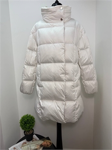 {{productViewItem.photos[photoViewList.activeNavIndex].Alt || productViewItem.photos[photoViewList.activeNavIndex].Description || 'Пуховик'}}